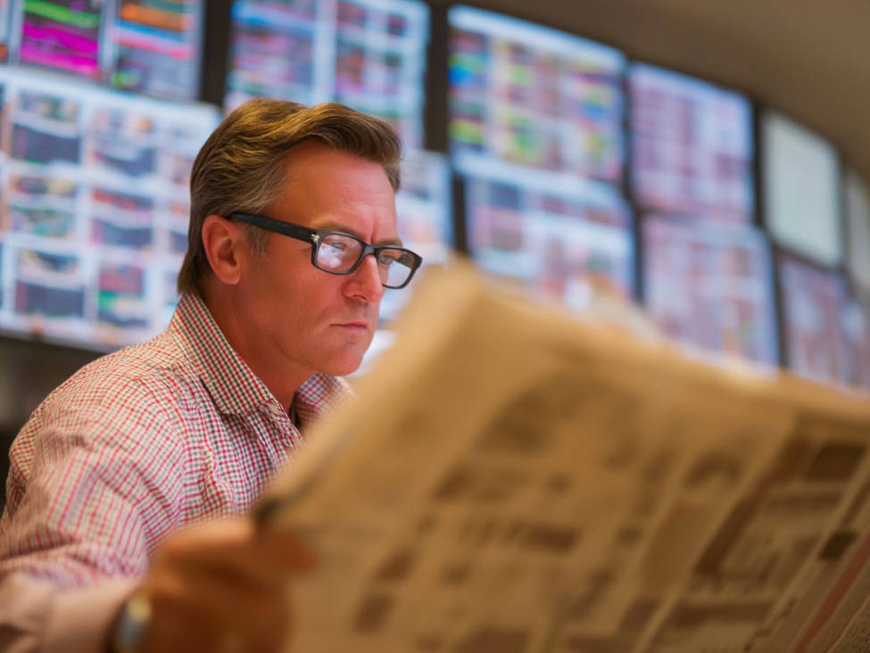 analyst20reading20a20newspaper id d8aad667 83ad 4ac7 9c7e 2be756a7d9a5 size975