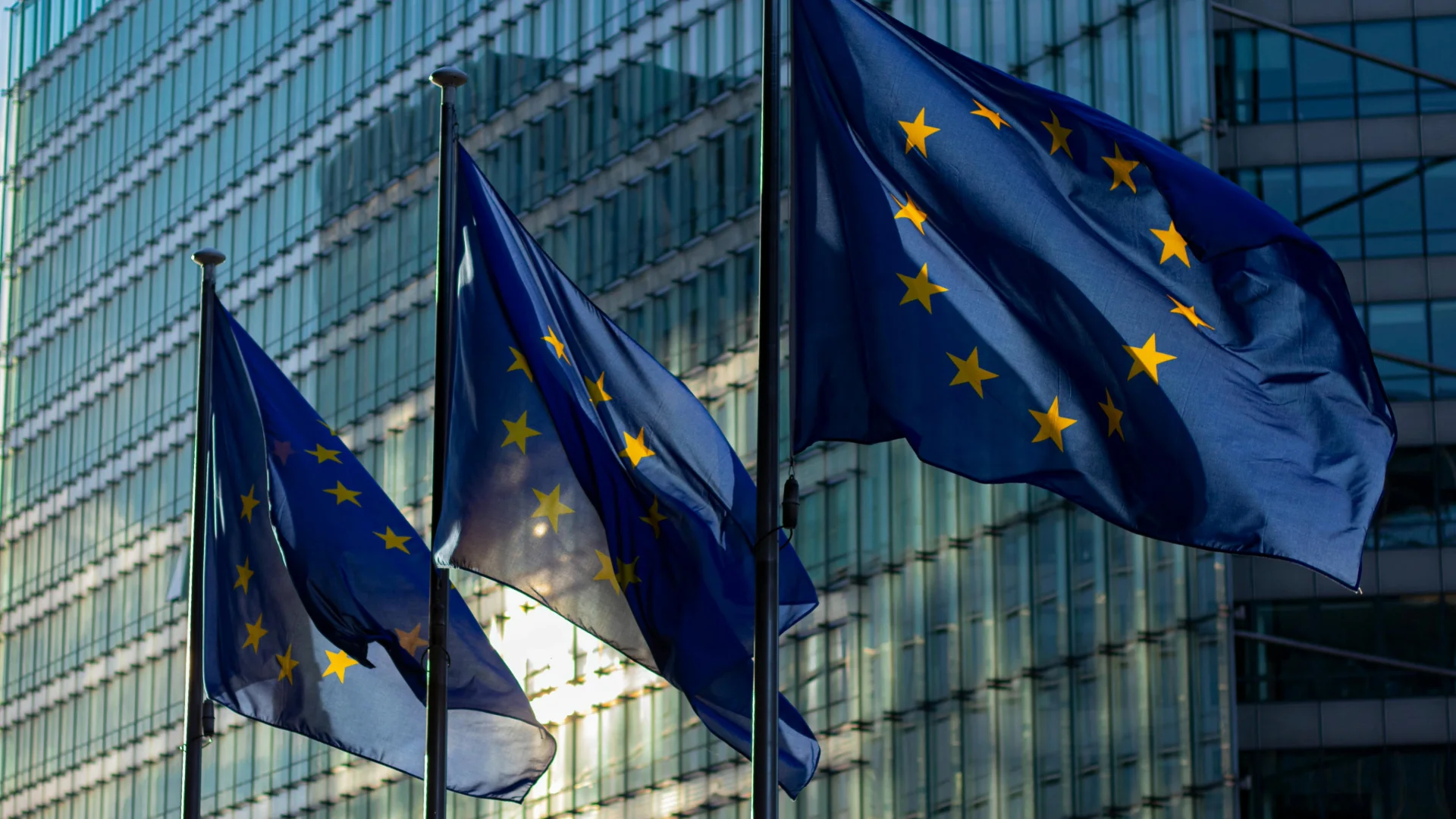 eu eyes us like regulator cover